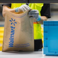 Walmart Eliminates Plastic Mailers, Encourages Customers to Bring Own Bags for Pickup