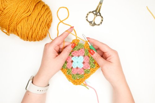 Granny Square Crochet Tutorial: Step-by-Step Photo Guide